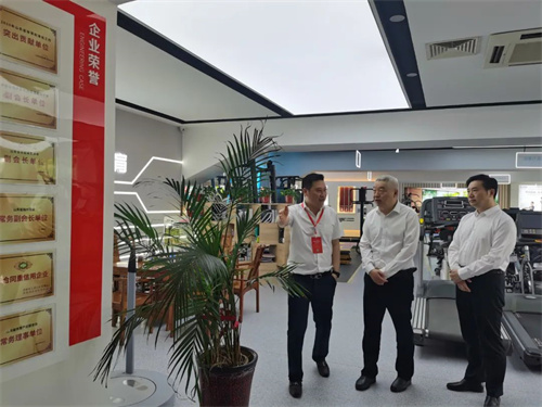 临沂市政府王映海副市长一行莅临九游娱乐Nineame官方网站体育集团济南省体旗舰店
